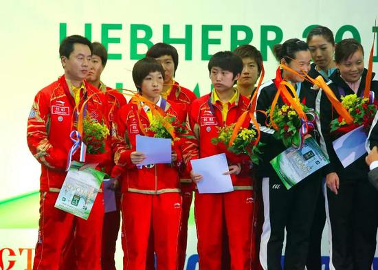 2010&nbsp;年，中国女乒折戟莫斯科。决赛中丢掉首分的丁宁职业生涯遇到最大挫折