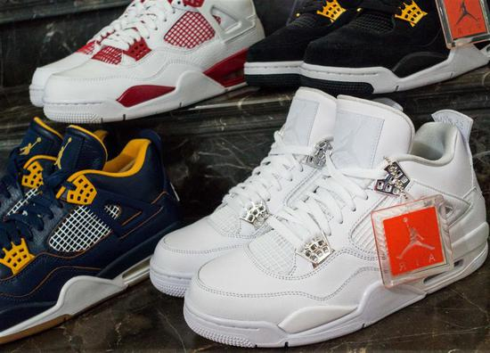 袁宏立收藏的部分潮鞋。 受访者供图