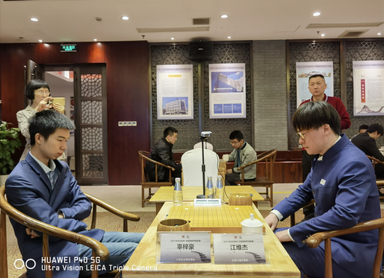 辜梓豪胜江维杰