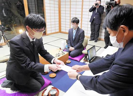 提交封手的芝野虎丸