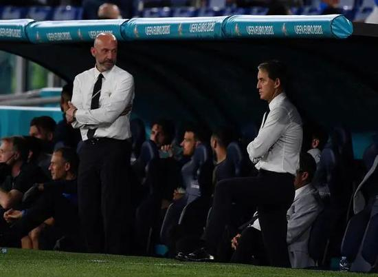 曼奇尼和老战友维亚利将继续守望意大利足球