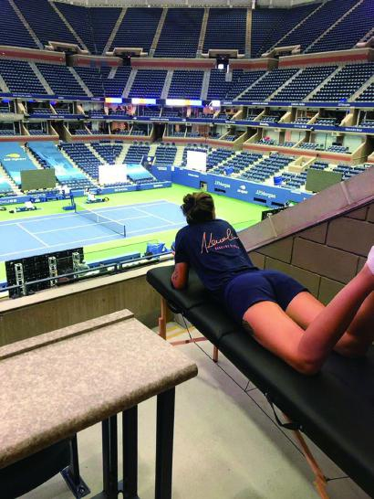 球员提前到场内“观战”