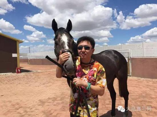 2016年，于谦和爱驹“大谦世界”