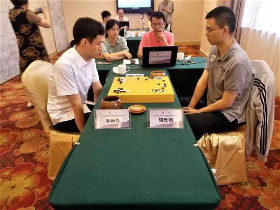 5月9日的第5轮上海建桥学院队队韩国外援李映九九段出战，但不敌陶欣然