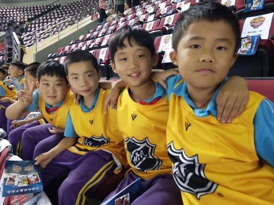 北京电厂路小学旱地冰球队