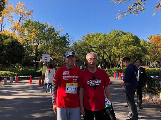 （李小白与大阪田径协会的竹内专务理事）