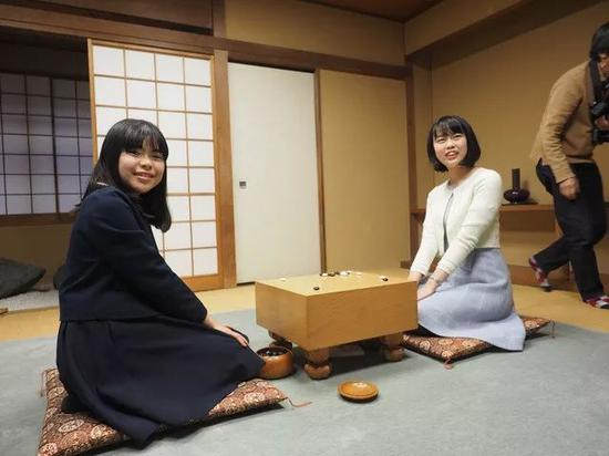 [进入拍照环节]（声音比较嘈杂删去一部分内容）