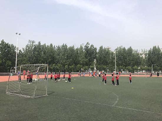 训练场上的孩子很多。&nbsp;澎湃新闻记者 宋承良&nbsp;图