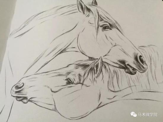 彼此放松愉悦的表情