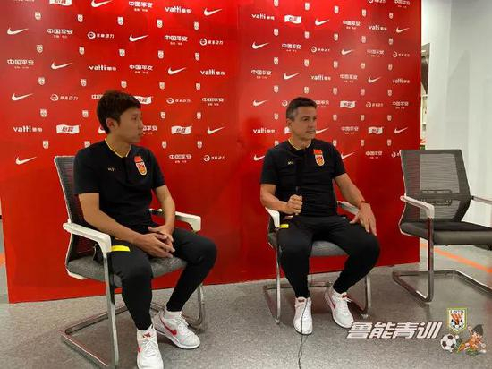 U16国少主教练安东尼奥十分重视视频分析