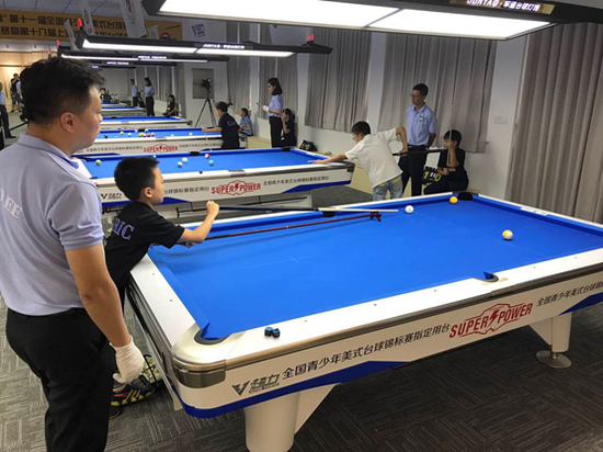 小朋友们一展球技