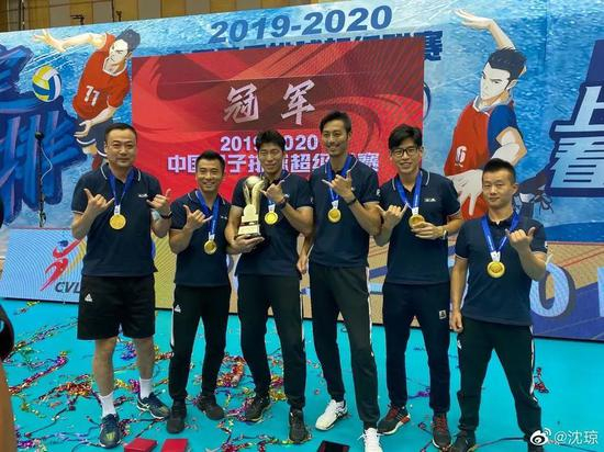 上海男排夺得联赛冠军