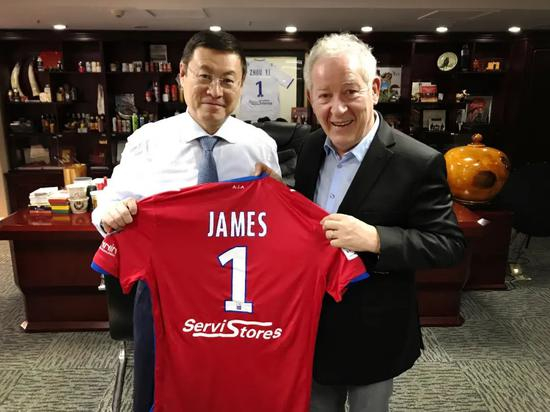 欧塞尔俱乐部把1号球衣授予周云杰