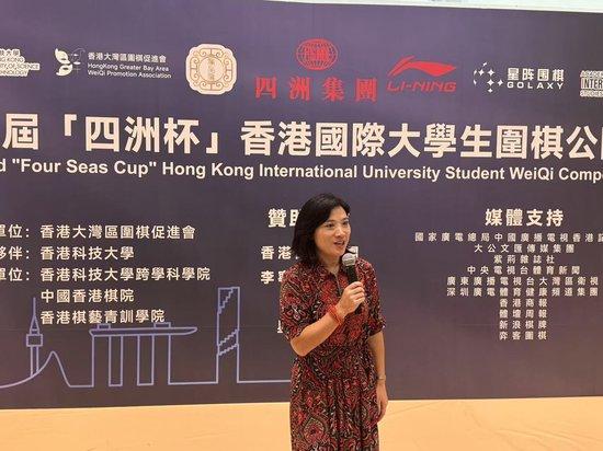 徐莹老师致辞。徐莹老师表达了对于四洲集团以及集团主席戴德丰的感激之情。