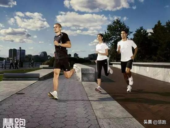 看完今天的文章，跑友们应该理解了每周最少跑量了吧。