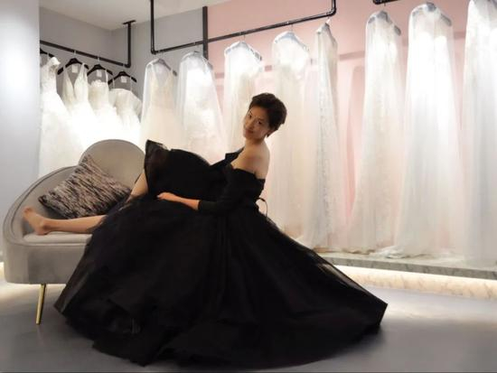 朱慧菁钟情黑色礼服