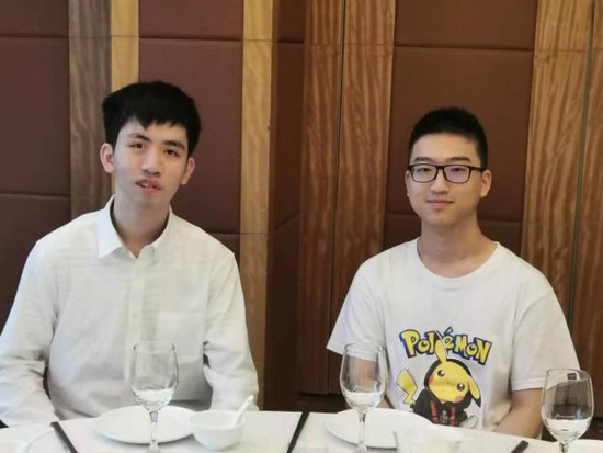 王星昊（左）、屠晓宇