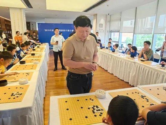 曹大元九段带领小棋迷棋战