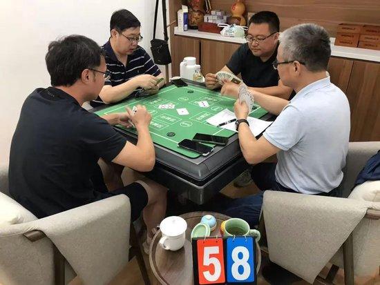 掼蛋现场