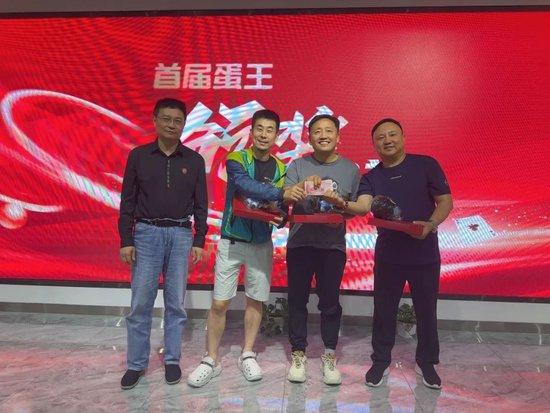 左起：授奖嘉宾：耿晓东，亚军组合：徐树斌 梁景元  孙涛