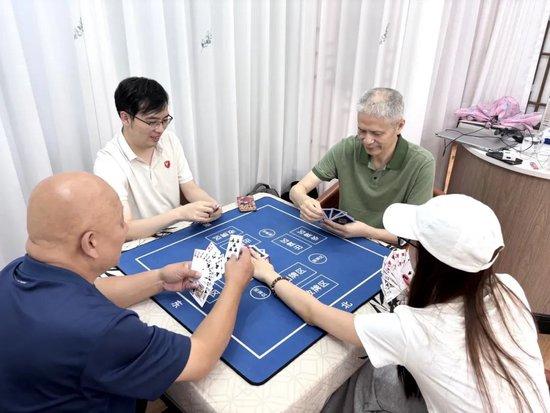掼蛋现场