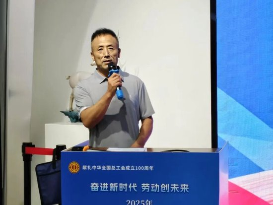 陈国栋主持开场