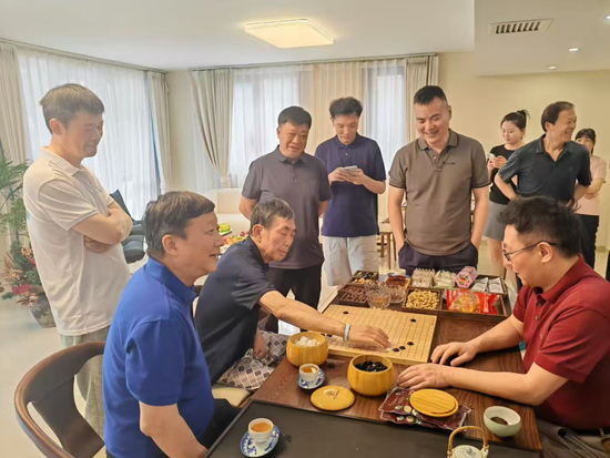  [25年8月&nbsp;聂老跟弟子们下指导棋]