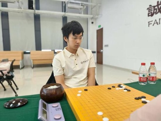 许皓鋐九段代表山东银丰队征战围甲