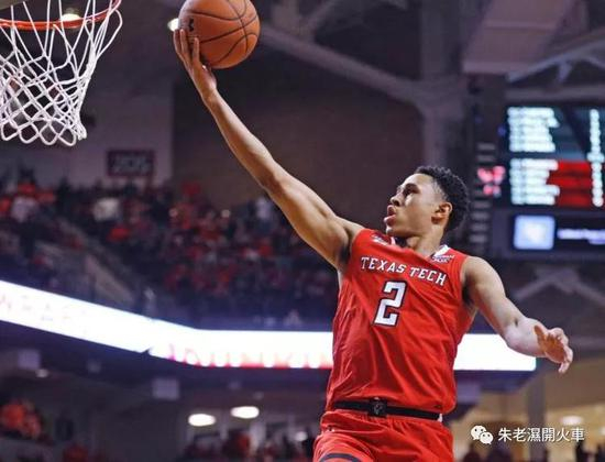 （Smith是七六人冒球迷罵名換來的）