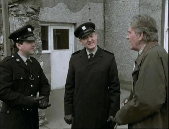 警察对赛马被绑架案展开调查的剧照