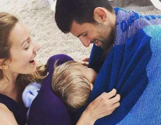 德约科维奇早已组建起美满的家庭