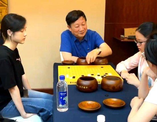 總教練曹大元賽后指導隊員
