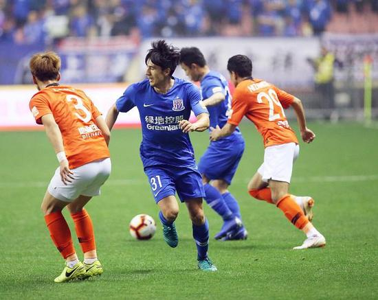 越来越多的申花球迷认可了王伟