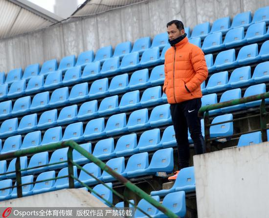 在执教生涯中，朱炯一直坚持着自己的传递、进攻理念。