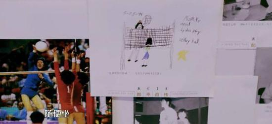 陈冲的墙上都是郎平的照片。