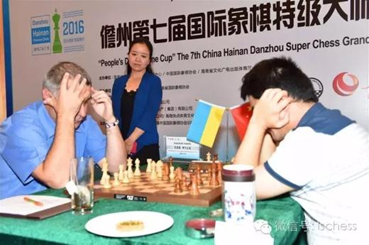 另外两盘棋均以和棋收场。卫冕冠军王玥与乌克兰老将伊万丘克波澜不惊地仅21回合形成重复局面。