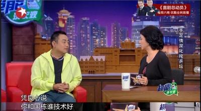 不会球的胖子官员邪魅一笑：这还用凭良心说嘛？不会用眼睛看？