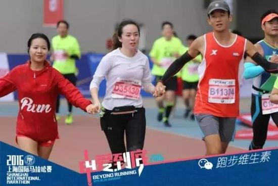 　　娃总特意让我备注：为了美美的冲刺照片，以后终点请慢慢冲。