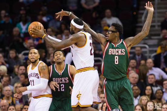 桑德斯防守出色。