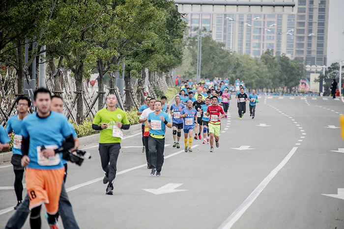 “这条比赛路线不仅简单，而且避开了台商区交通最为复杂的路段，让参赛者能一边比赛一边欣赏百崎湖畔的美景。”主办方表示。