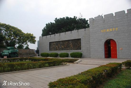 馆中对这场战役的概述。对于战役的基本事实，双方的说法几乎完全吻合。