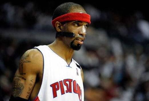 2003-04赛季的那支活塞队，从教练到球员都称得上是一支”失意之师“。