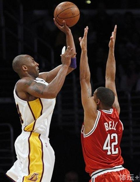 右手受伤之后科比选择左手投篮