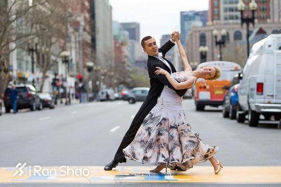 Adrianne&nbsp;Haslet-Davis找回了她心爱的舞蹈