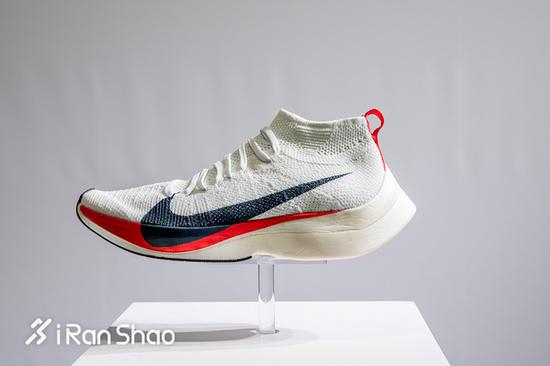 Nike Zoom Vaporfly 4%跑鞋