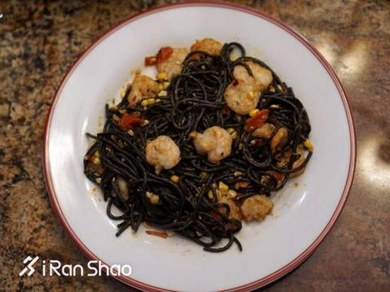 墨鱼汁炒意大利面