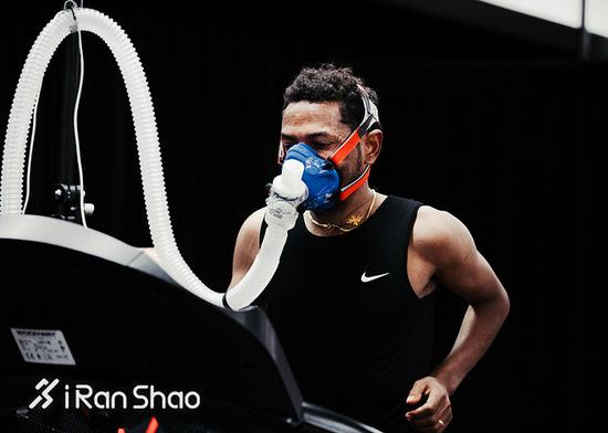 基普乔格：马拉松王者是怎样炼成的