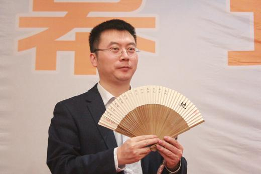 中国代表团团长王磊抽签