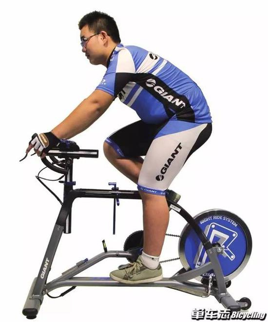 　　▲车友可以透过Fitting系统，达到正确的骑行姿势。