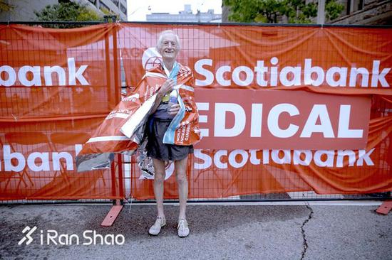 全马跑进4小时大关的年级最长选手艾德·怀特洛克